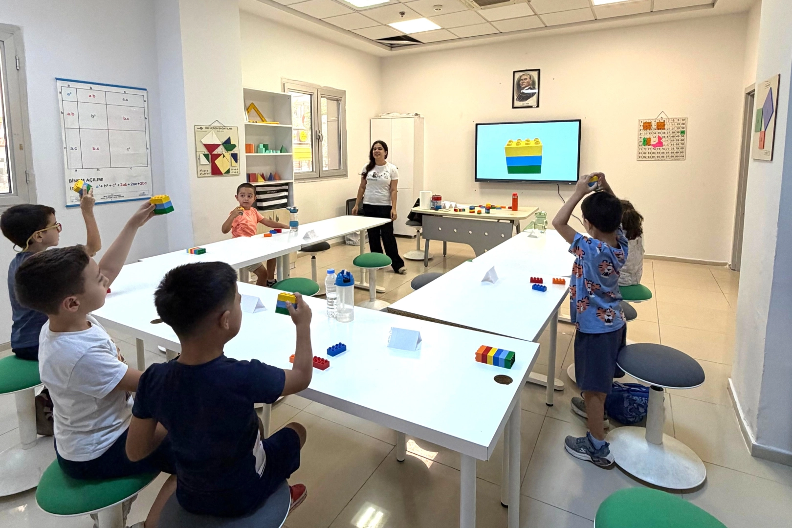 İzmir Bornova&rsquo;da 6 tuğla ile hayaller ger&ccedil;eğe d&ouml;n&uuml;şt&uuml;