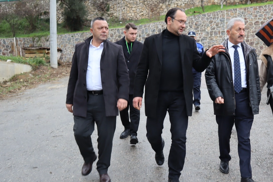 Kocaeli İzmit Belediyesi Veliahmet&rsquo;te sahadaydı