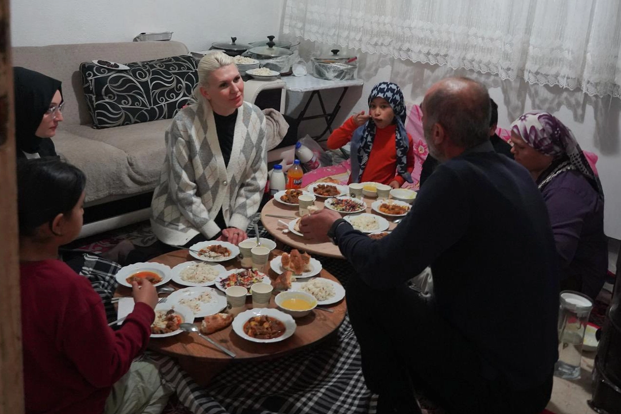 Bilecik'te Başkan Subaşı, Demircan ailesinin sofrasında oru&ccedil; a&ccedil;tı