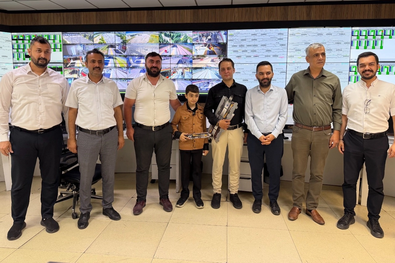 Kayseri B&uuml;y&uuml;kşehir Miray'ın tramvay hayalini ger&ccedil;ekleştirdi