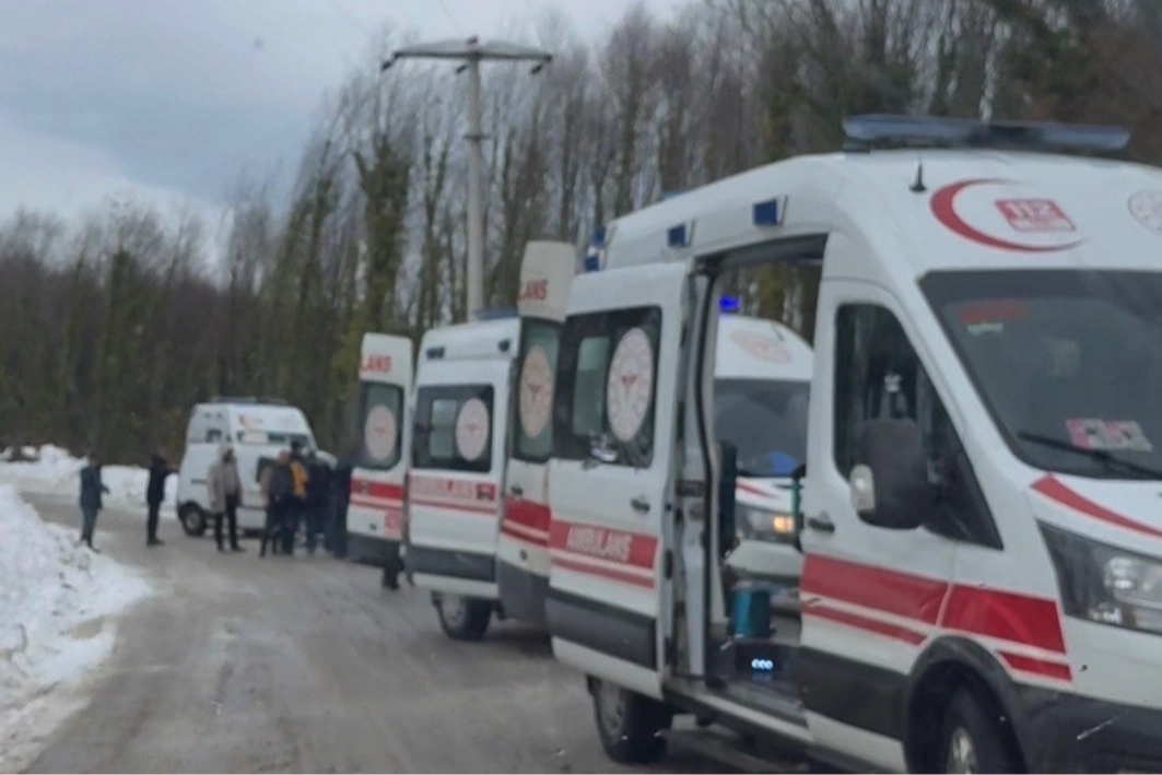 D&uuml;zce'de buzlanma kazaya neden oldu: 7 yaralı