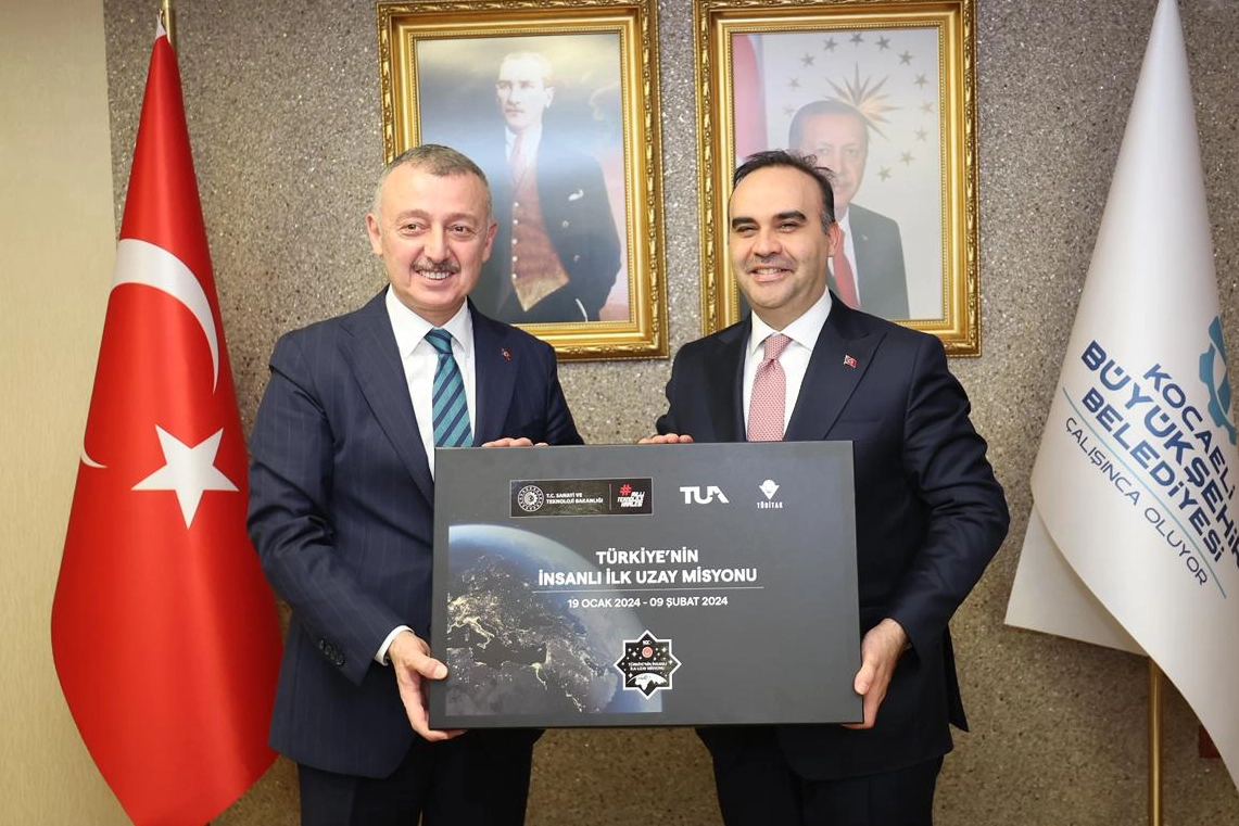 Bakan Kacır&rsquo;dan Kocaeli &ccedil;ıkarması