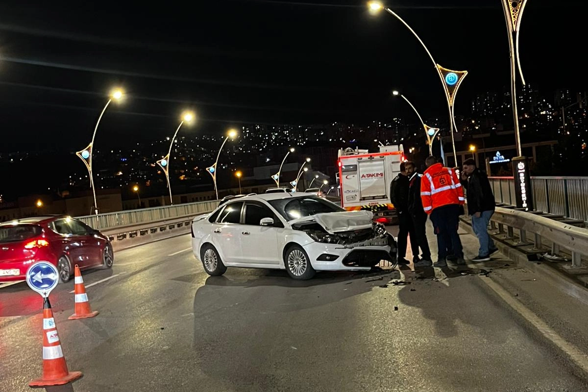 Kocaeli A Takımı&rsquo;ndan kazaya ilk m&uuml;dahale