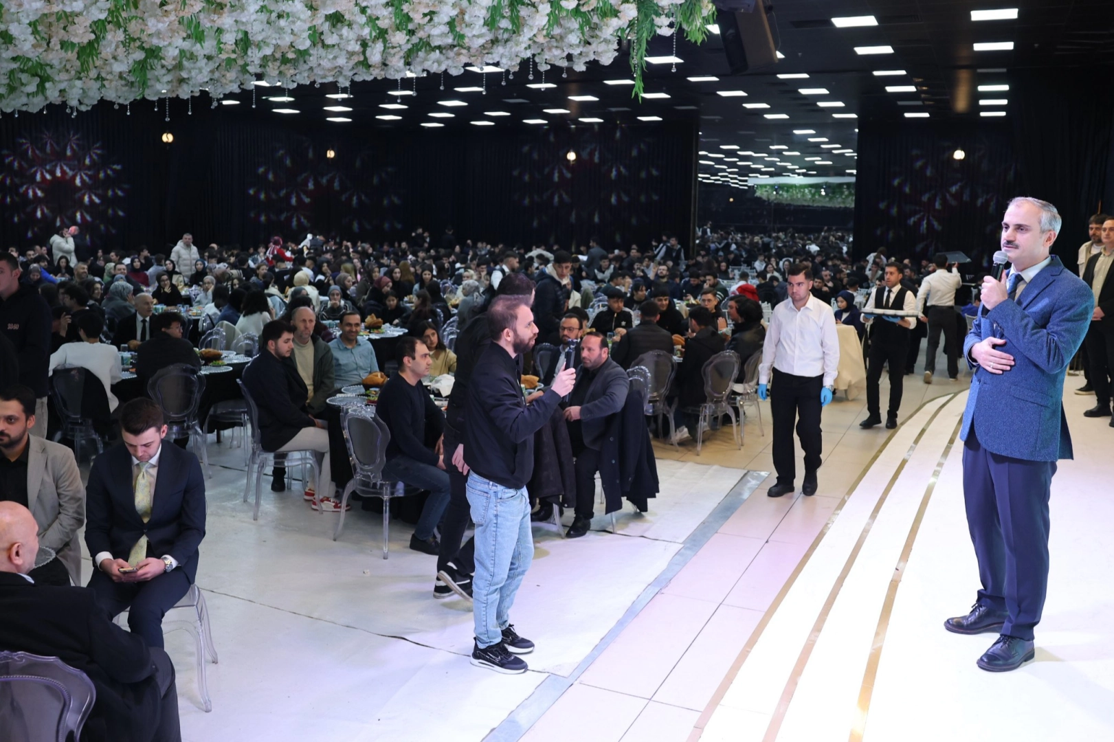 &Ccedil;ayırova'da Başkan &Ccedil;ift&ccedil;i&rsquo;den gen&ccedil;lere m&uuml;jde