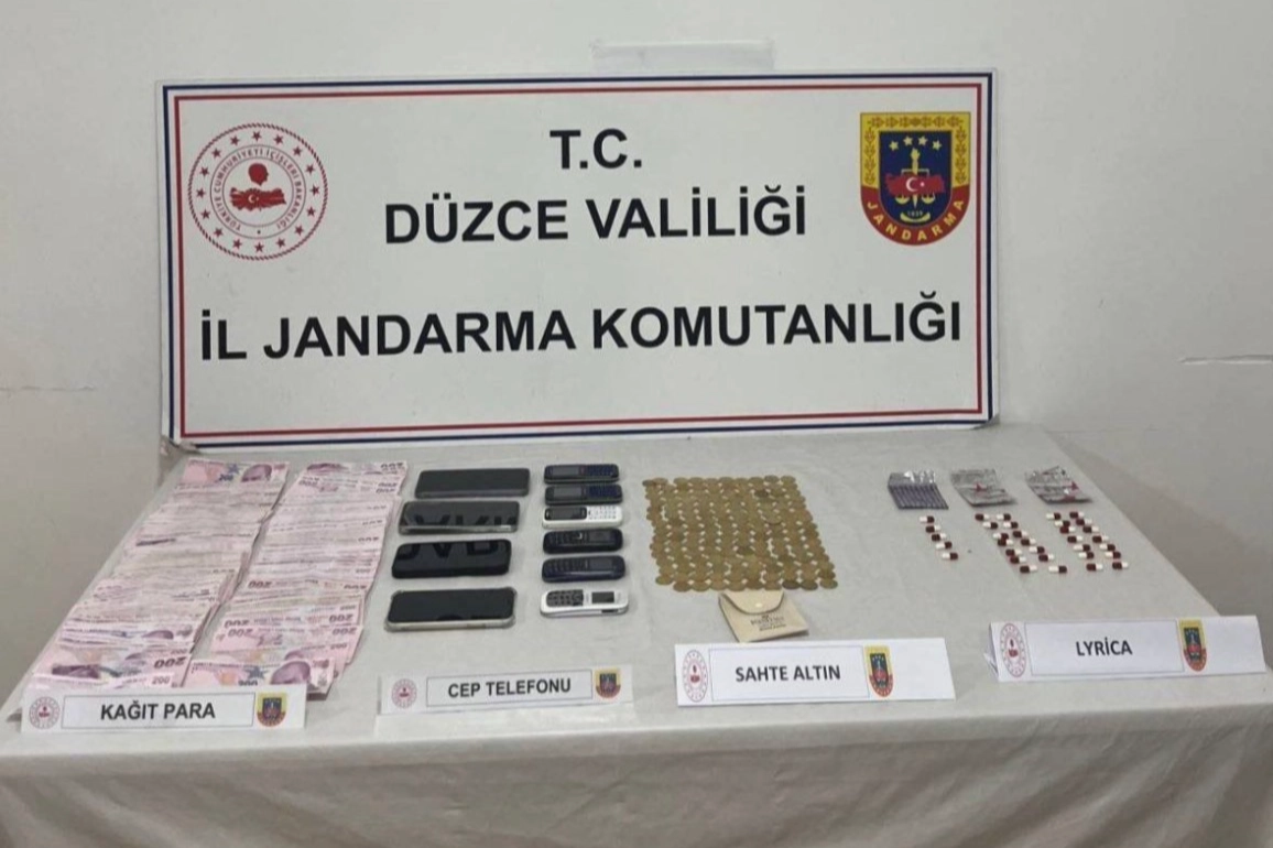 D&uuml;zce'de sahte altın dolandırıcılığı: 4 g&ouml;zaltı