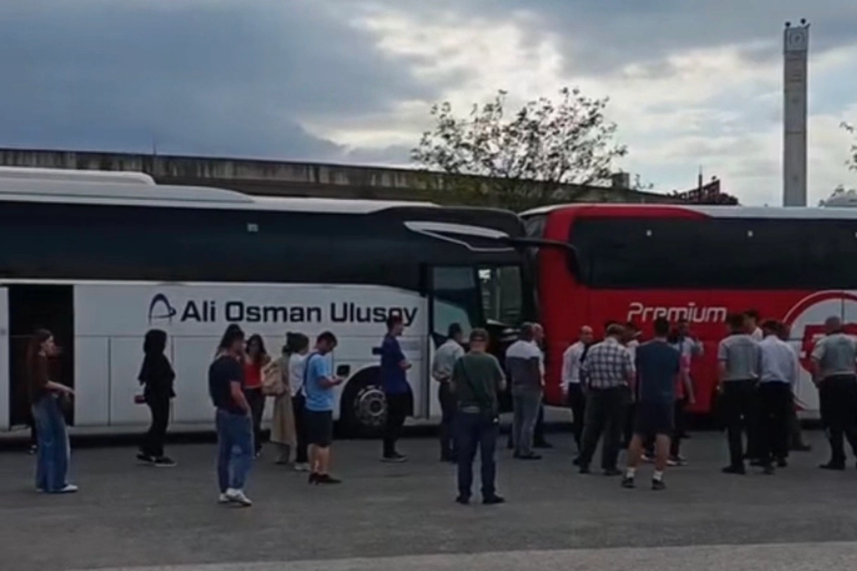 D&uuml;zce Otogarı&rsquo;nda iki yolcu otob&uuml;s&uuml; &ccedil;arpıştı