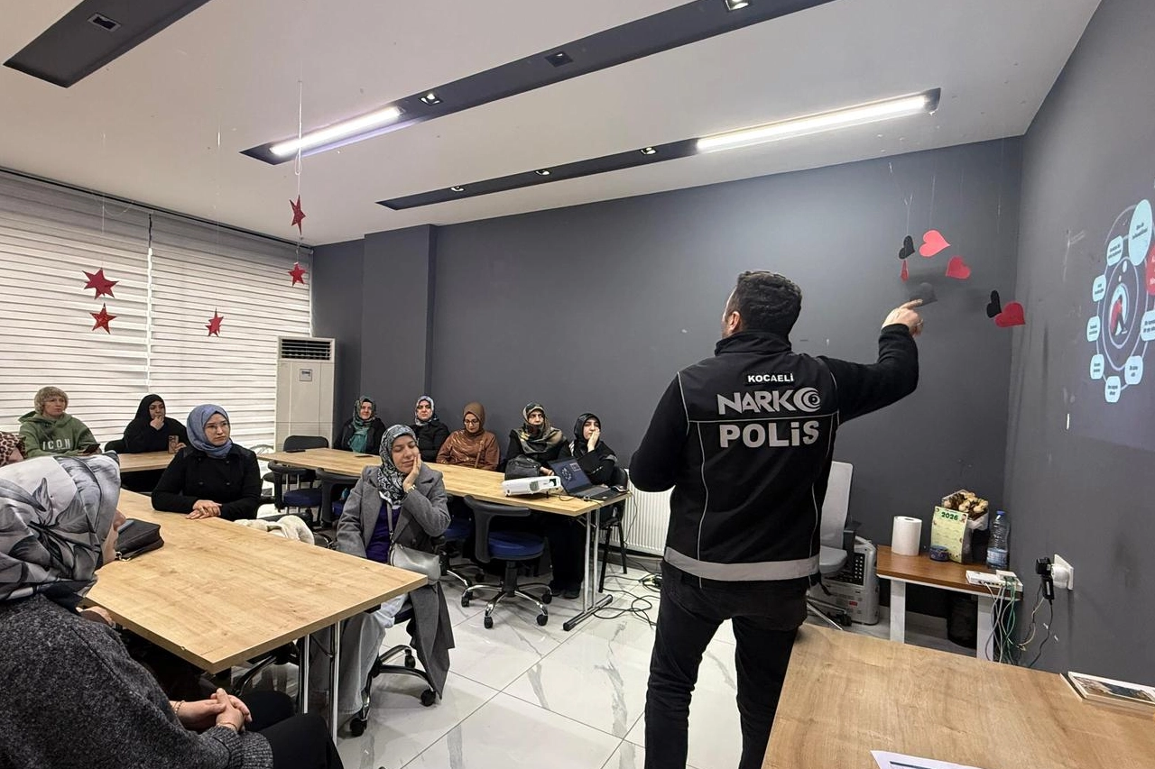 Kocaeli Anne Şehir&rsquo;de &ldquo;En İyi Narkotik Polisi Anne&rdquo; eğitimi