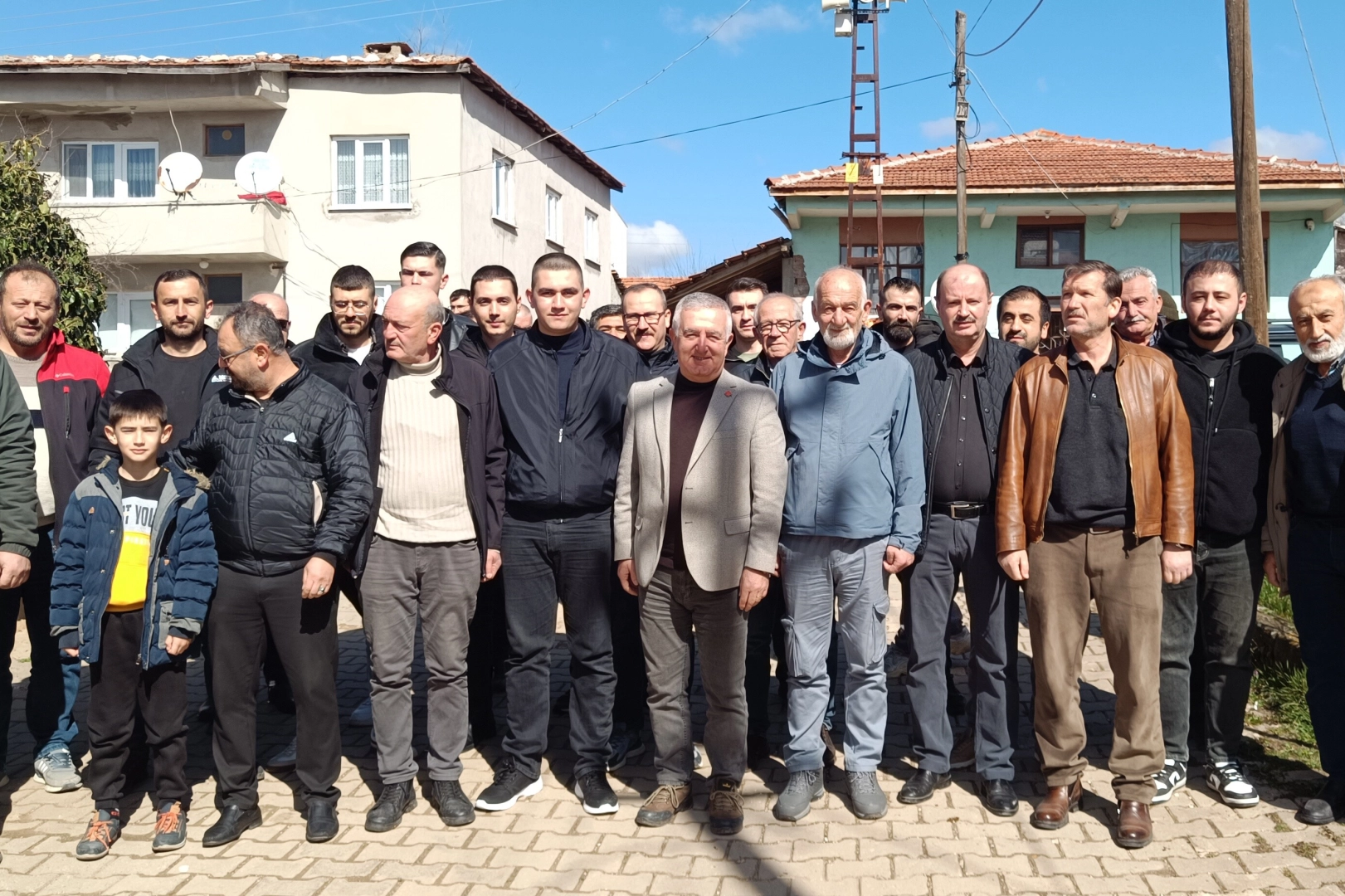 Bilecik Pazaryeri'nde CHP'li gen&ccedil; başkan askere uğurlandı