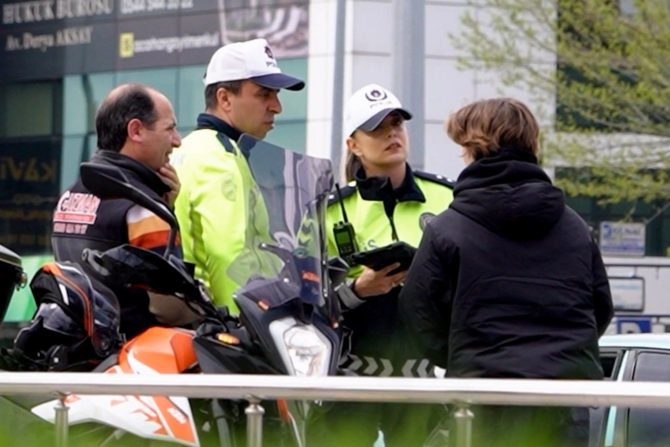 D&uuml;zce'de Polis Haftası'nda duygulandıran s&uuml;rpriz