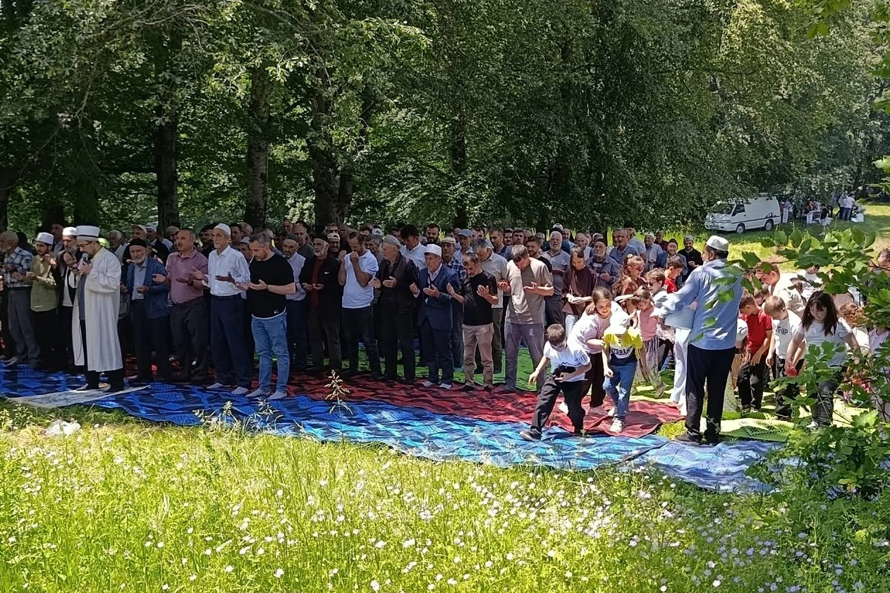 Bilecik G&uuml;de K&ouml;y&uuml; yağmur ve ş&uuml;k&uuml;r duasında