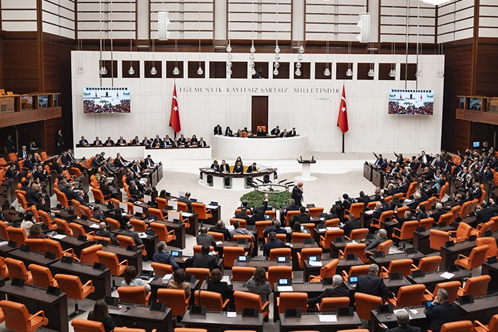 Şehit aileleri ve gazilere m&uuml;jde! Teklif yasalaştı