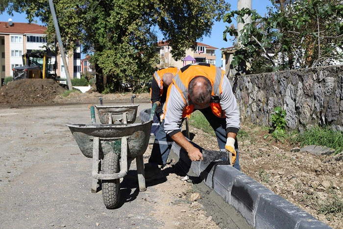 Yenimahalle’de 4 Sokakta Hummalı Çalışmalar Sürüyor