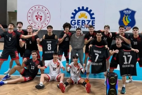 Kocaeli'de G&ouml;lc&uuml;k Belediyesi voleybolda tarih yazdı