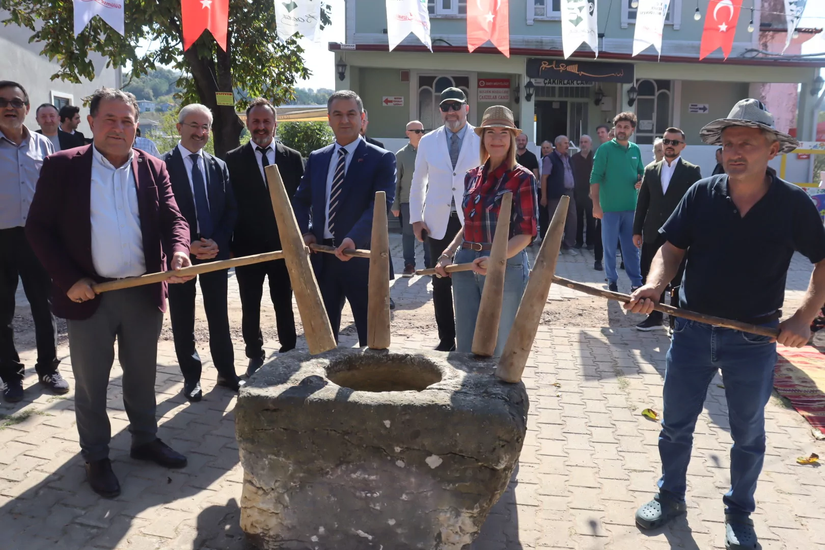 Kocaeli İzmit&rsquo;in k&ouml;y k&uuml;lt&uuml;r&uuml; Pat Pat Festivali&rsquo;nde yaşatıldı