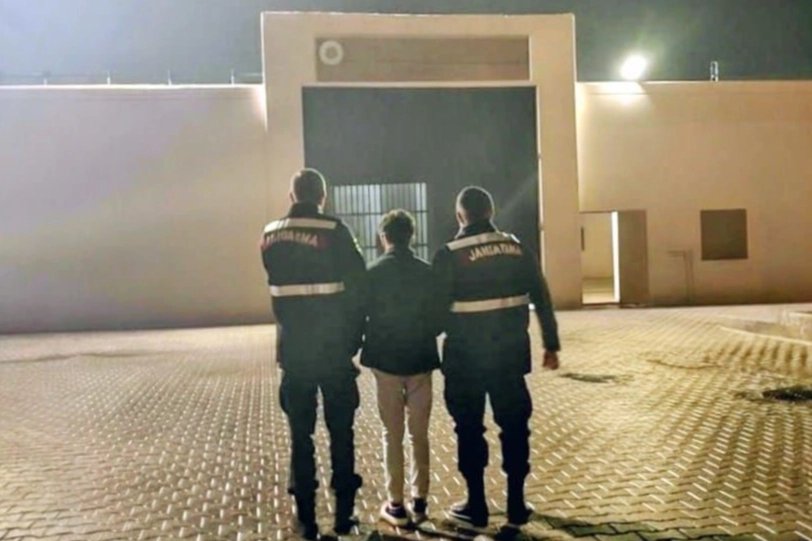 25 yıl hapis cezası bulunan uyuşturucu h&uuml;k&uuml;ml&uuml;s&uuml; yakalandı