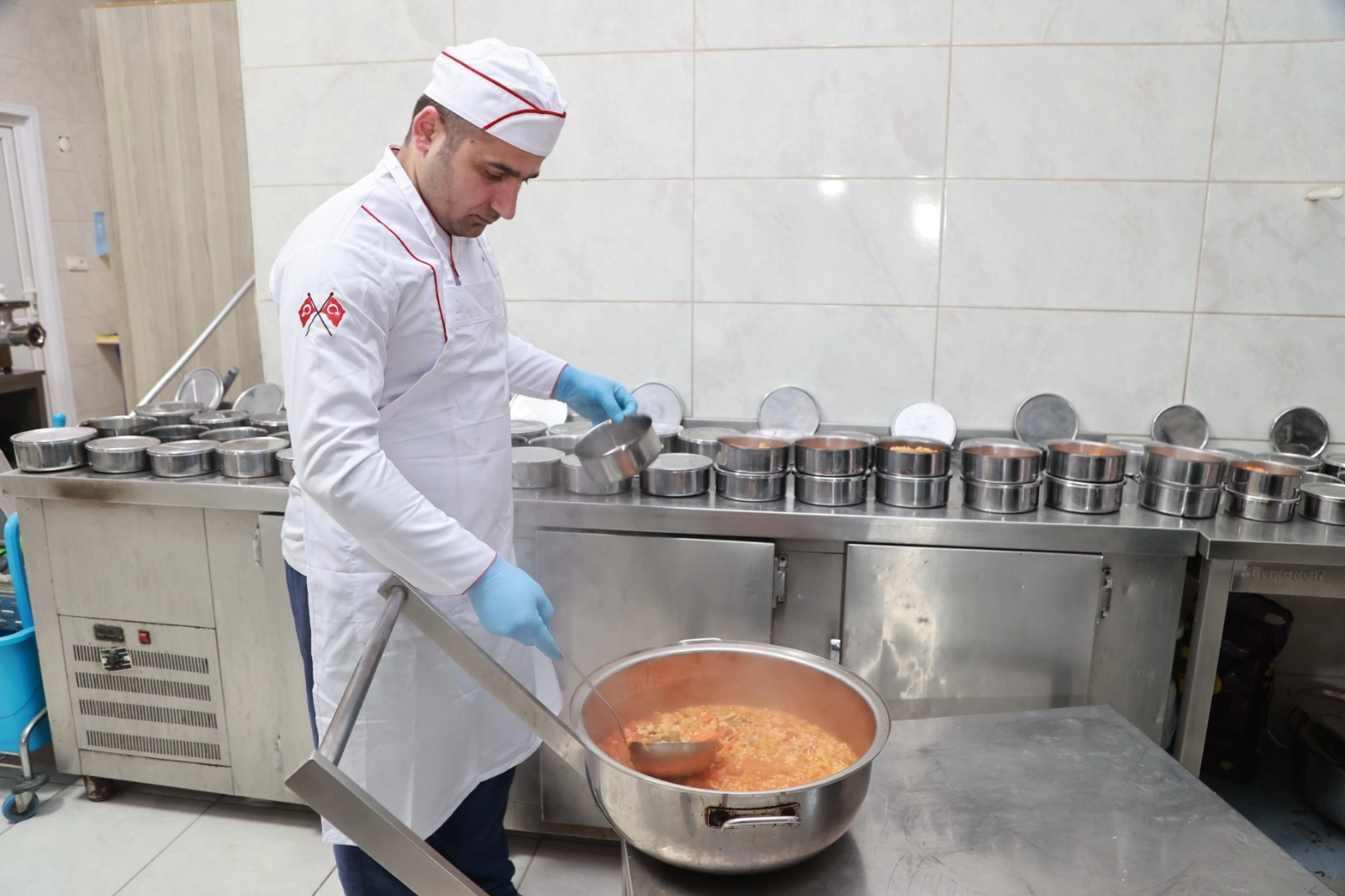 Gebze'de aylık 8 bin &ouml;ğ&uuml;n sıcak aş oldu