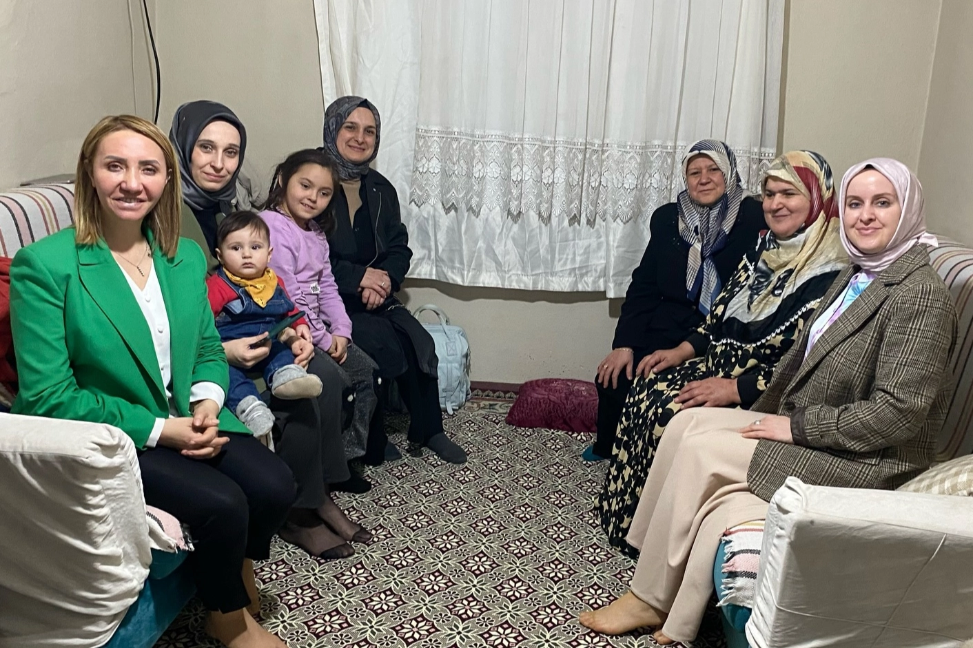 AK Partili kadınlardan Bilecik Pazaryeri&rsquo;nde Ramazan ziyareti