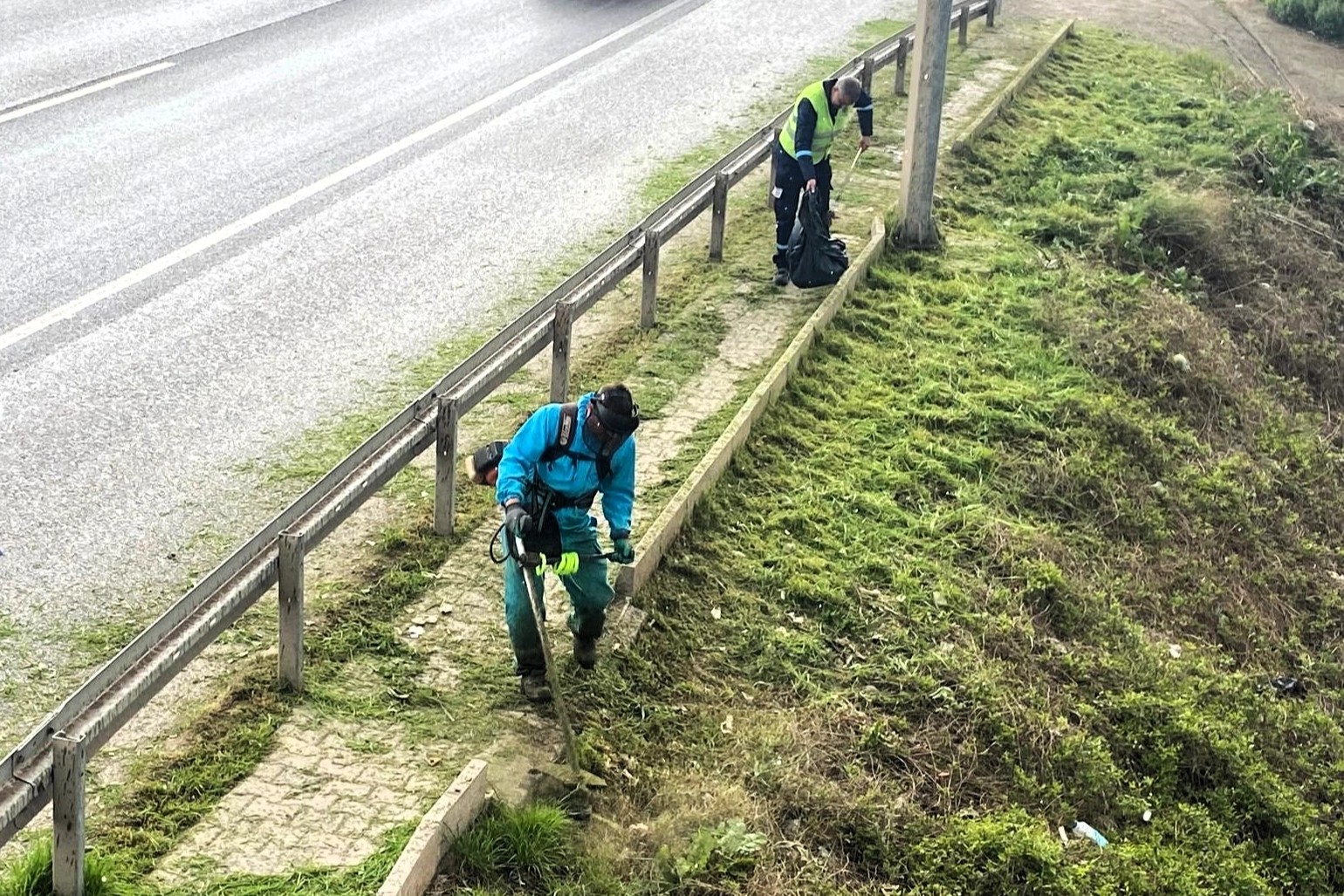Kocaeli&rsquo;de yol ve kaldırımlarda temizlik seferberliği