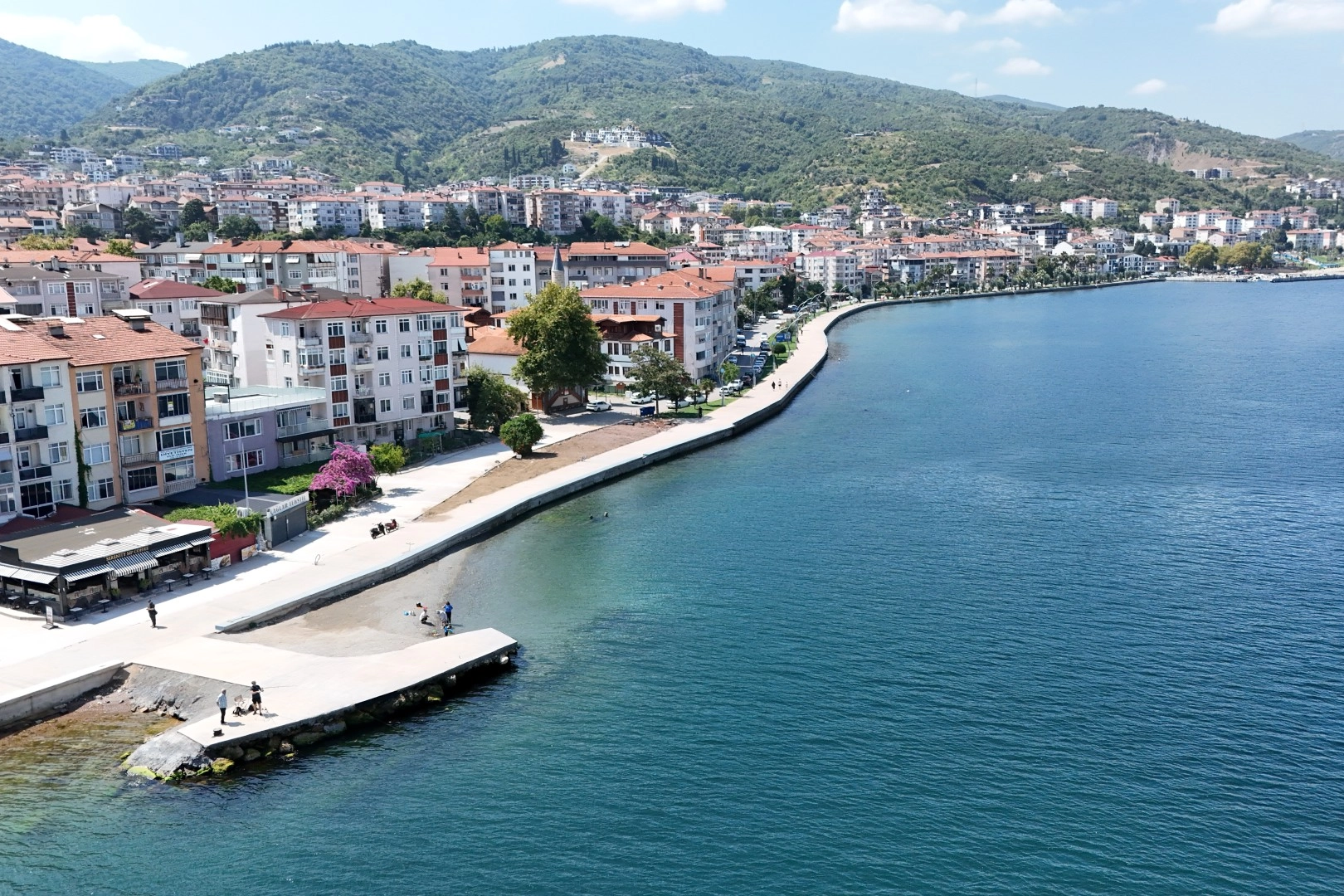 Değirmendere sahili dalga kırıcı setle g&uuml;&ccedil;lendirildi