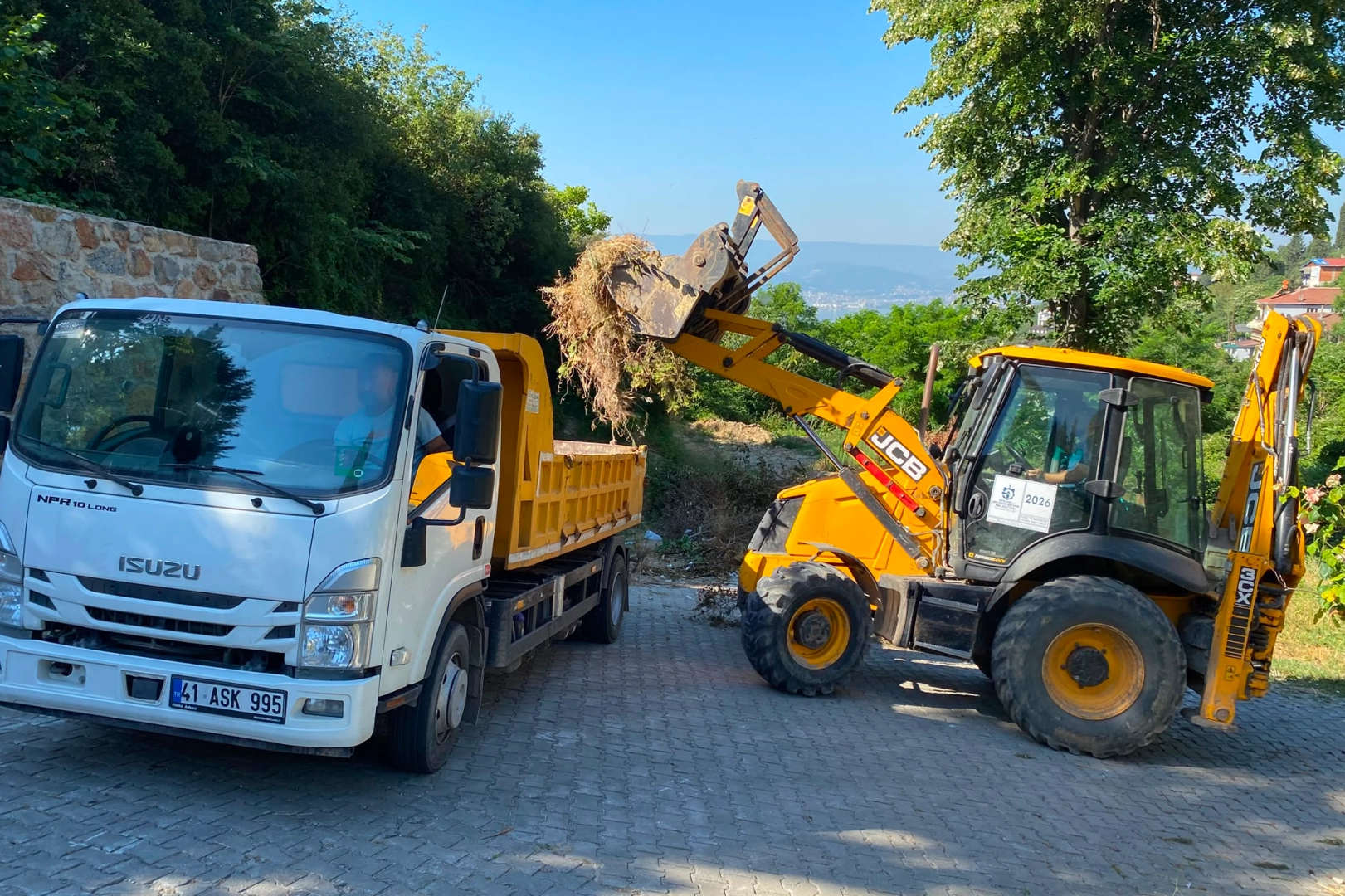 Kocaeli B&uuml;y&uuml;kşehir&rsquo;den mezarlıklara kesintisiz bakım