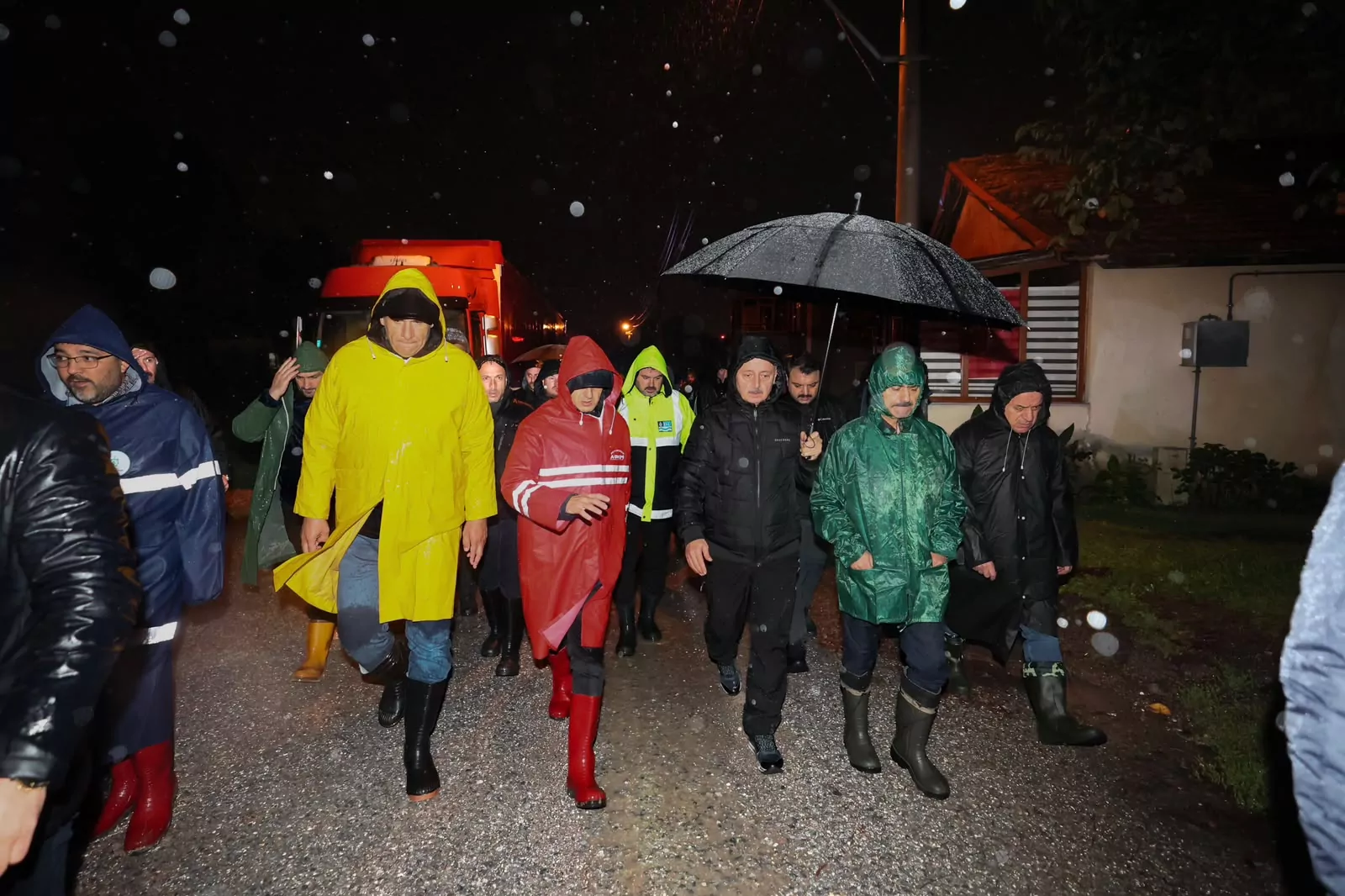 Kocaeli'de Vali Aktaş ve Başkan B&uuml;y&uuml;kakın sahada