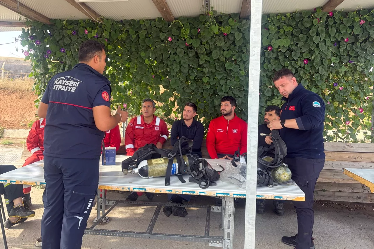 Kayseri İtfaiyesi'nden acil m&uuml;dahale eğitimi