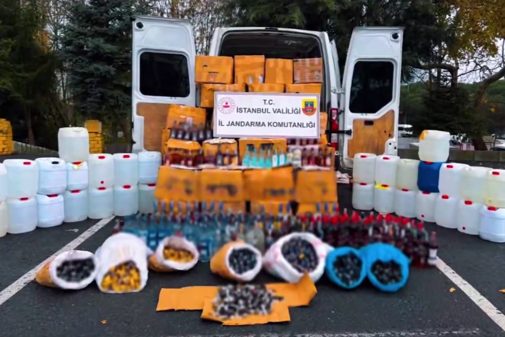 17 ilde on binlerce litre sahte alkol ele ge&ccedil;irildi!