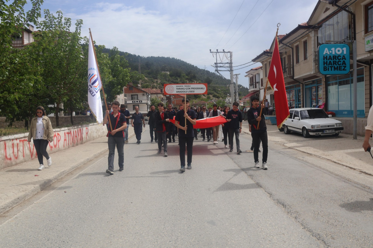 19 Mayıs Atatürk'ü Anma Gençlik ve Spor Bayramı Gençlik Yürüyüşü Taraklı'da Gerçekleşti