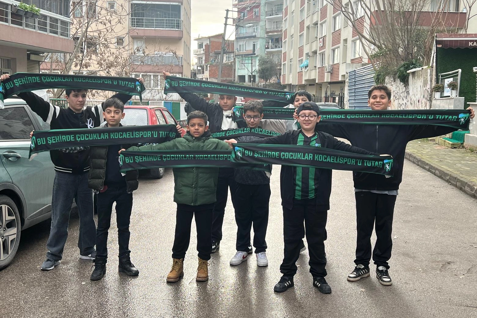 Kocaeli'de milyonları etkileyen o &ccedil;ocuklara b&uuml;y&uuml;k jest!