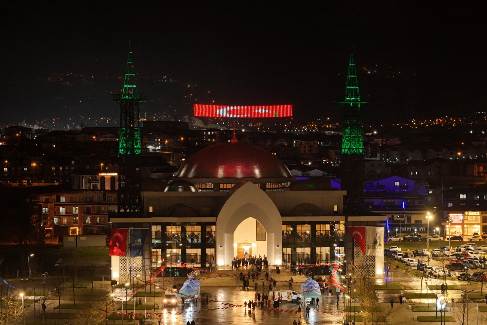 Kocaeli B&uuml;y&uuml;kşehir'den Kartepe Meydanı'na yeni cami
