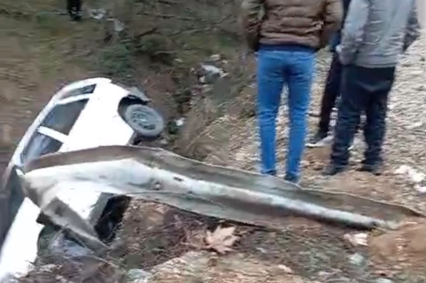 D&uuml;zce Yığılca yolunda kaza: Virajı alamadı!