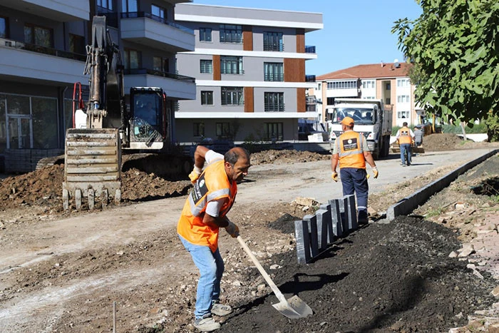 Yenimahalle’de 4 Sokakta Hummalı Çalışmalar Sürüyor