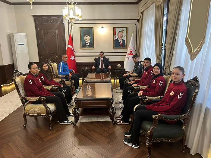 Karatecilerden Hendek Kaymakamı Gökpınar’a Ziyaret