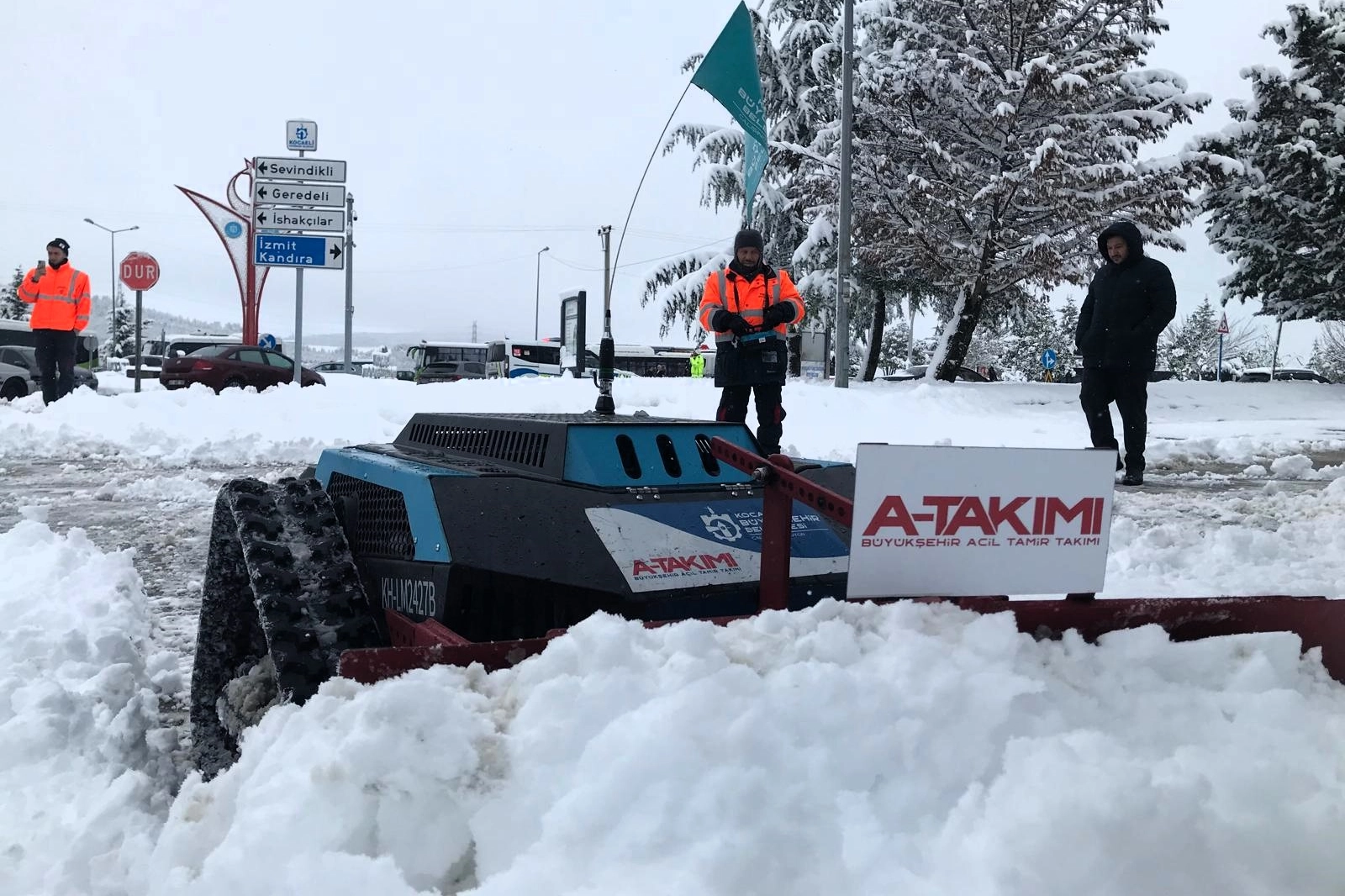 Kocaeli'de karla m&uuml;cadelede robotik teknoloji