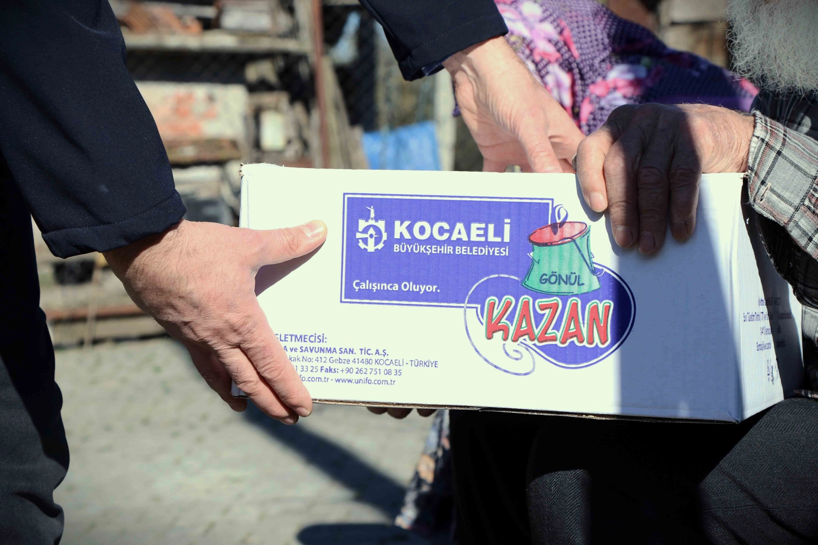 Kocaeli'de 'G&ouml;n&uuml;l Kazan' ile sofralara sıcak yemek