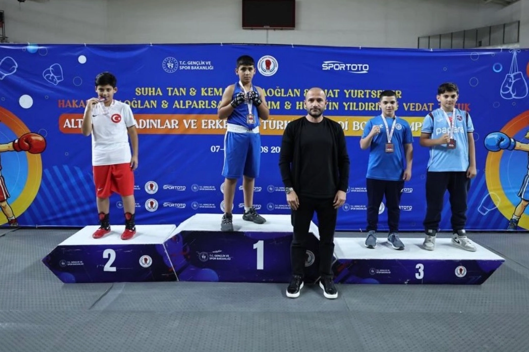 D&uuml;zceli &Ouml;mer Asaf boksta T&uuml;rkiye ikincisi oldu