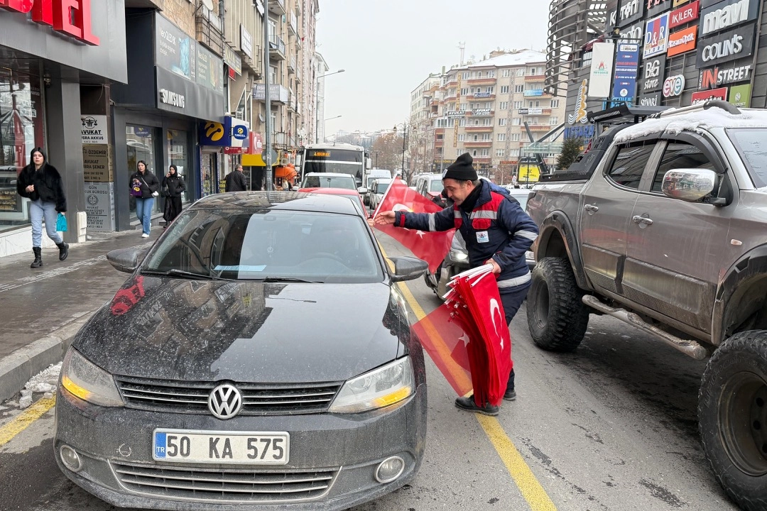 Nevşehir&rsquo;de sokaklar T&uuml;rk bayraklarıyla donatıldı