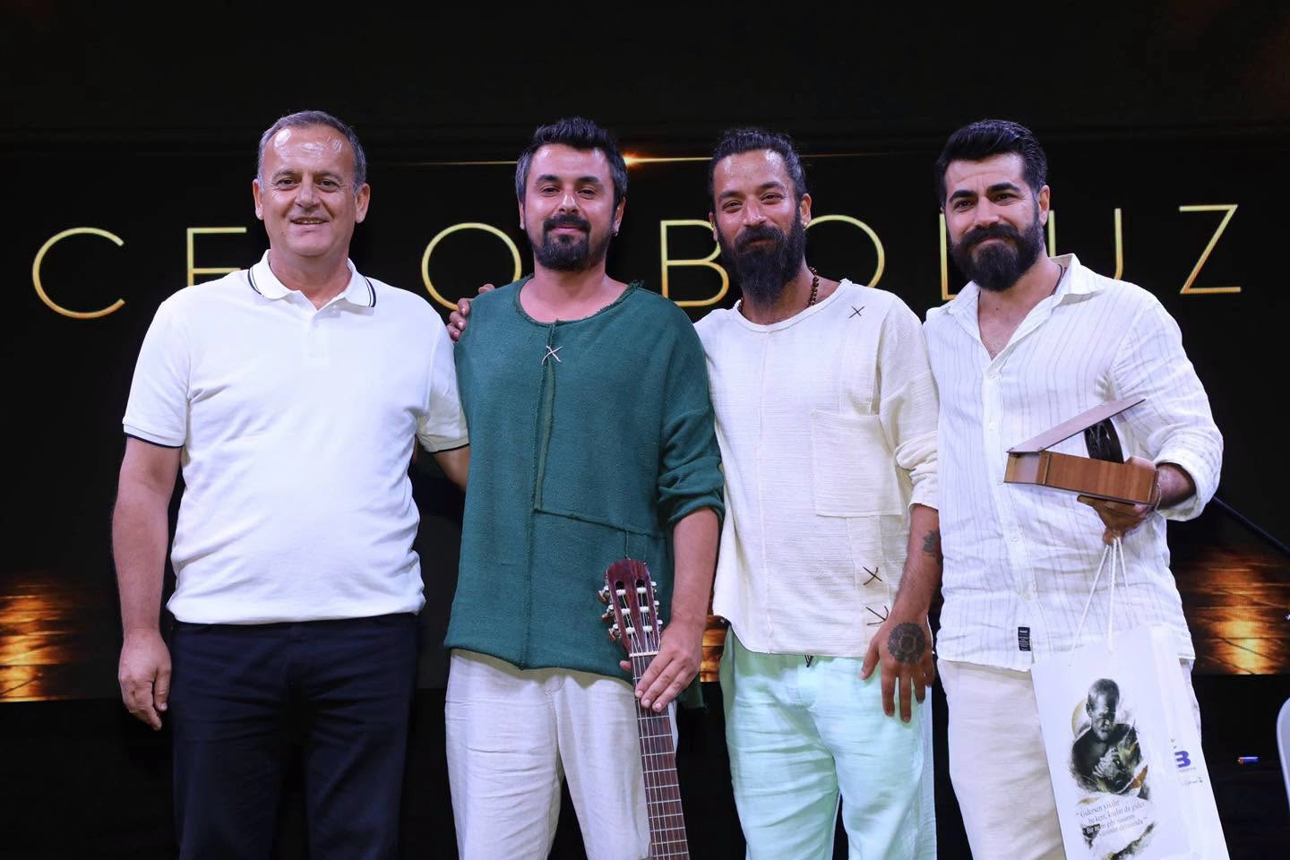 Balıkesir Edremit Kitap Fuarı&rsquo;nda d&ouml;rd&uuml;nc&uuml; g&uuml;n dolu ge&ccedil;ti