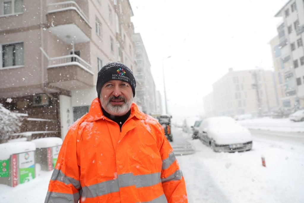 Kayseri Kocasinan'dan karla duraksız m&uuml;cadele