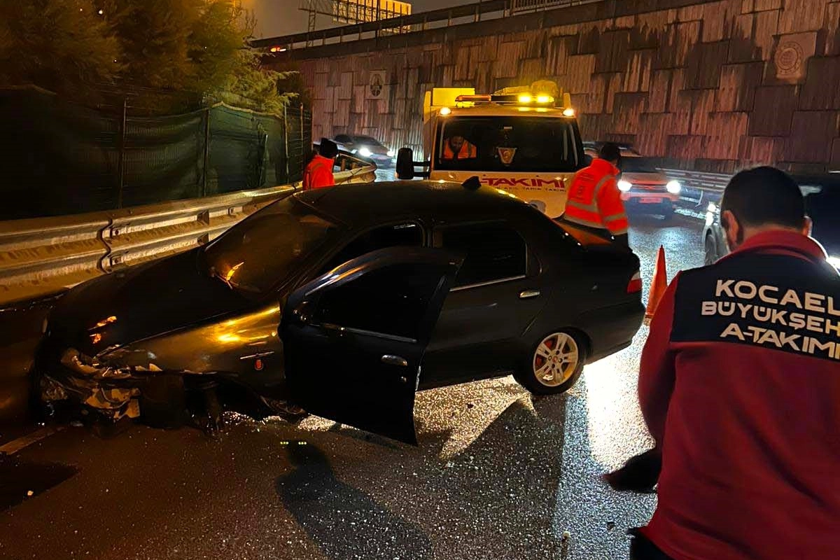 Kocaeli  A Takımı'ndan kazaya anında m&uuml;dahale