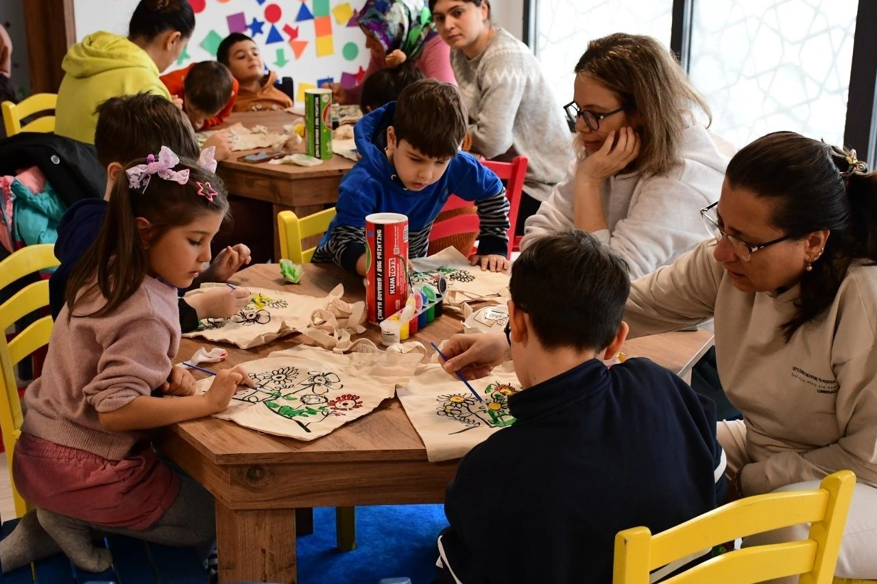 Balıkesir&rsquo;de yarıyıl etkinlikleri &ccedil;ocukların y&uuml;z&uuml;n&uuml; g&uuml;ld&uuml;rd&uuml;