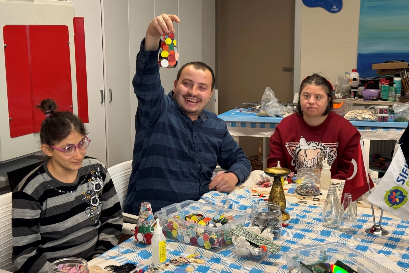 Kocaeli'de cam atıklar sanata d&ouml;n&uuml;şt&uuml;