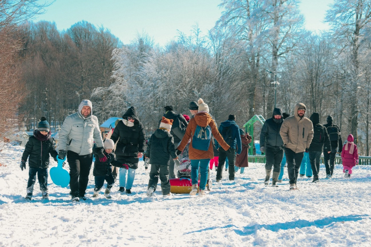 Kocaeli Kuzuyayla&rsquo;da kar keyfi kış masalına d&ouml;n&uuml;şt&uuml;