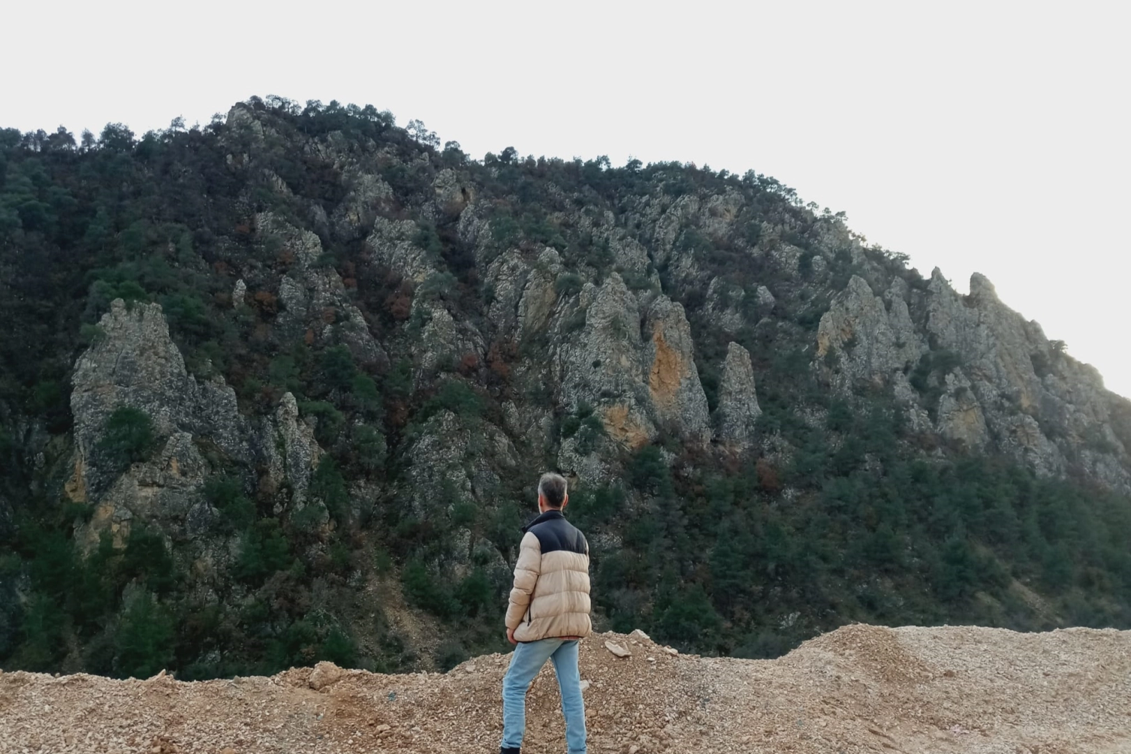 Bilecik'in saklı hazinesi... &ldquo;Canlı Kaya&rdquo; doğa tutkunlarını b&uuml;y&uuml;l&uuml;yor