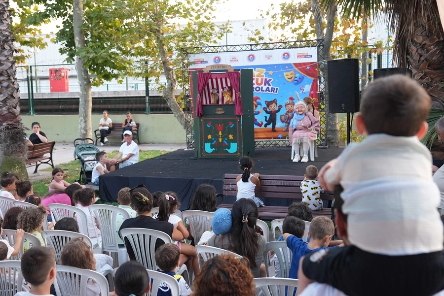 İstanbul Maltepe&rsquo;de yaz akşamları tiyatro ve konserle renkleniyor