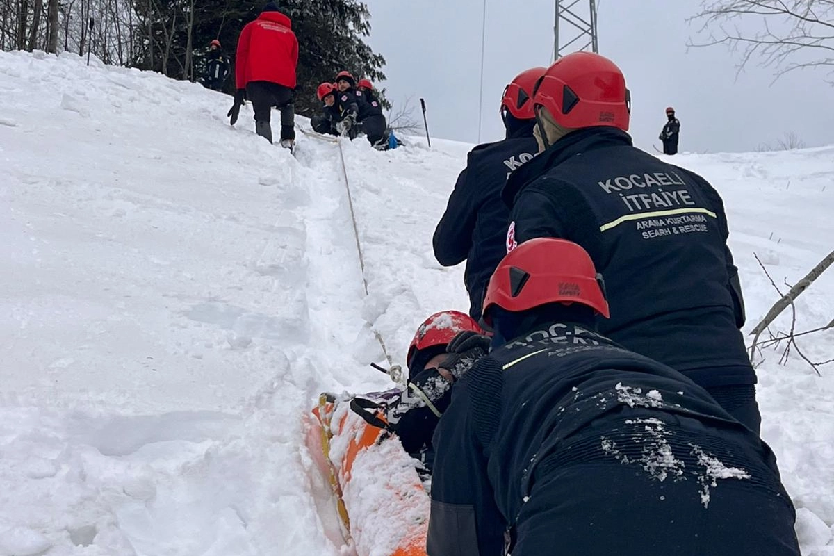 Kocaeli'de zorlu kış şartlarında saniyelerle yarışıldı