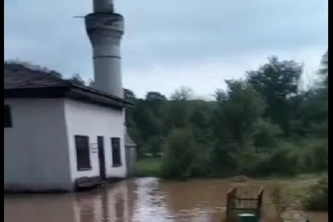 Bilecik Pazaryeri'ni sağanak yağış fel&ccedil; etti