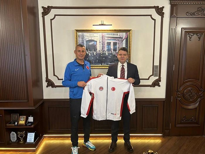 Karatecilerden Hendek Kaymakamı Gökpınar’a Ziyaret