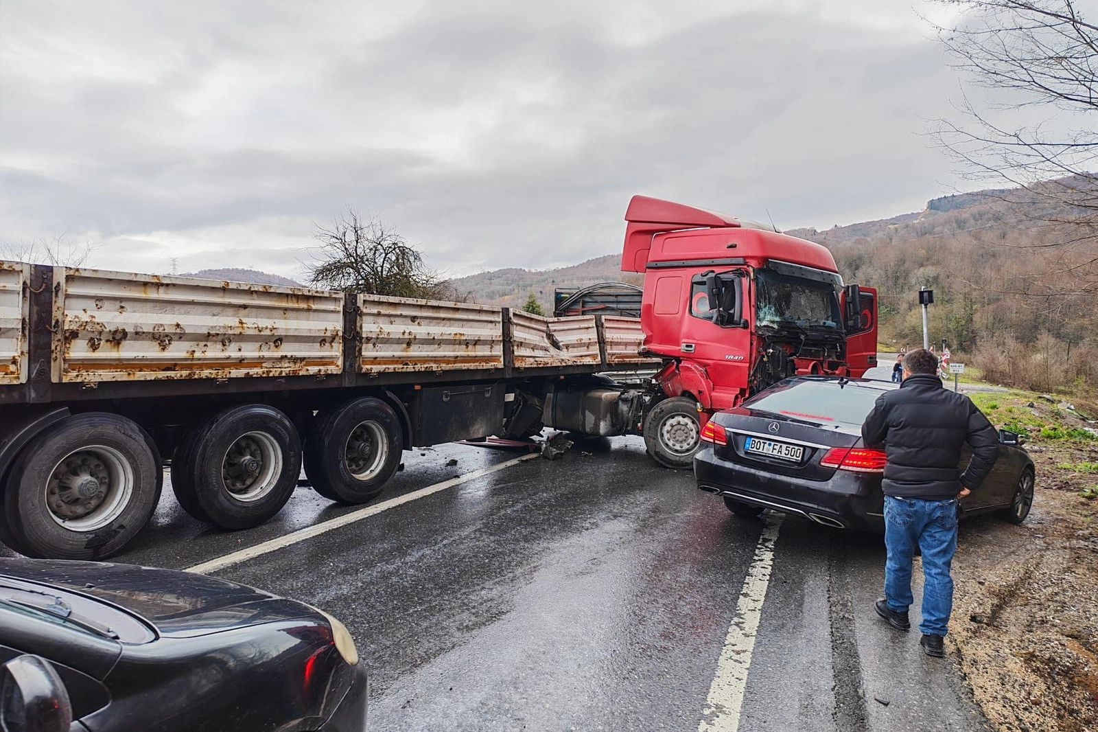 D&uuml;zce&rsquo;de yağışlı hava kaza getirdi!