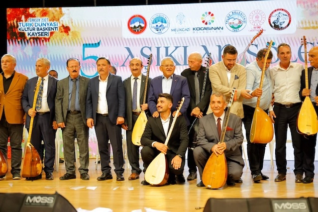 5. Uluslararası &Acirc;şıklar Ş&ouml;leni'nde renkli g&ouml;r&uuml;nt&uuml;ler